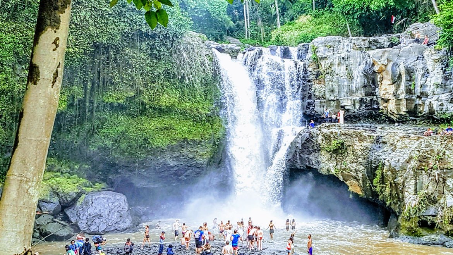 tegenungan-waterfall